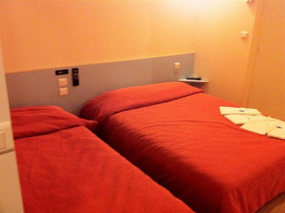 The Originals Access Aeroport, Hotel Aurillac Kültér fotó